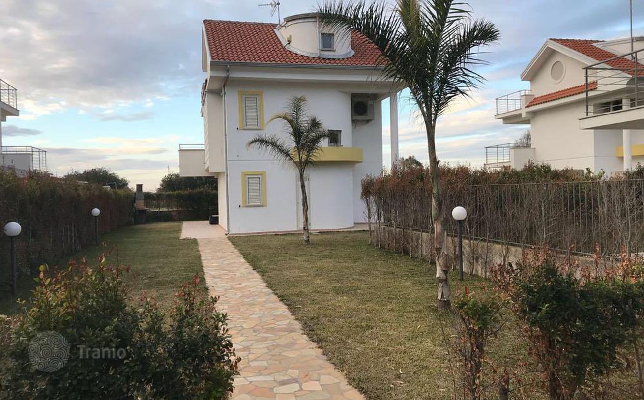 Villa for sale in Pizzo, Italy — listing #1790897