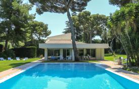 Contemporary villa in calm location in the heart of Cap Martin. Price on request