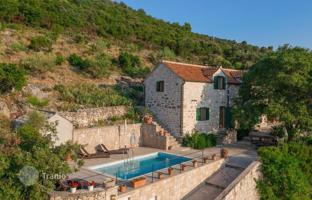 3-room house 130 m² in Dol for 900,000 €