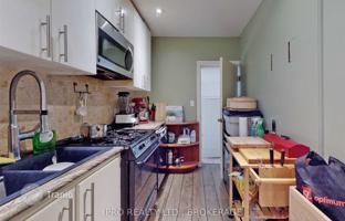 13-bedroom townhouse in Old Toronto for C$2,068,000