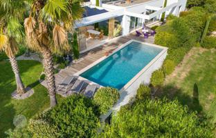Modern villa with a large plot in Antibes, Cote d'Azur, France for 2,390,000 €
