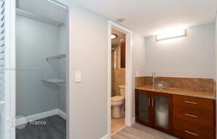 1-bedroom apartments in condo 79 m² in Surfside for $480,000