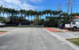 Townhome – West End, Miami, Florida,  USA for $560,000