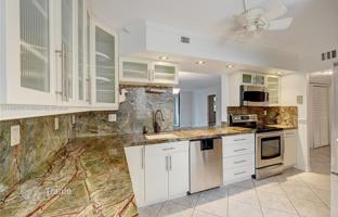 2-bedroom apartments in condo 127 m² in Plantation for $289,000