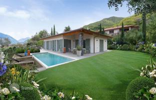 Comfortable villa with a private garden, a swimming pool, a garage, a terrace and a Lake view, Lenno, Italy for 1,250,000 €