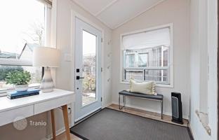 11-bedroom townhouse in Logan Avenue for C$2,044,000