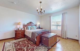 12-bedroom house in Old Toronto for C$2,354,000