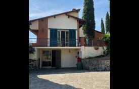 Two-storey villa with a garden in Florence, Tuscany, Italy for 1,150,000 €