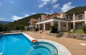 Three villas on a large plot near the beach, Plaka, Greece for 1,550,000 €