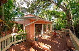 Spacious cottage with a backyard, a sitting area, a terrace and a garden, Miami, USA for $899,000