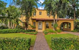 Spacious cottage with a backyard, a seating area, a terrace and a parking, Coral Gables, USA for 1,156,000 €