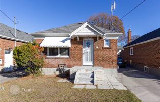 3-bedroom house in Etobicoke for C$1,319,000