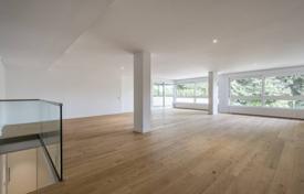 Comfortable apartment with a private garden and a communal pool in a prestigious area of Barcelona, Spain for 2,150,000 € Comfortable apartment with a private garden and a communal pool in a prestigious area of Barcelona, Spain for 2,150,000 €
