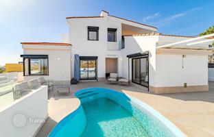 4-bedroom villa 246 m² in Santa Cruz de Tenerife for 990,000 €