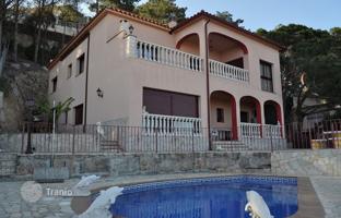 Two-storey villa with a panoramic sea view, a pool and a garden in one of the best residences, near a beach and the center of Lloret de Mar for 514,000 €