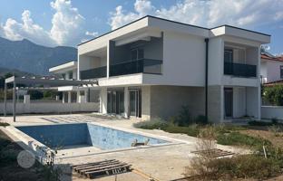 4-bedroom villa 190 m² in Camyuva for 30,541,000 TRY