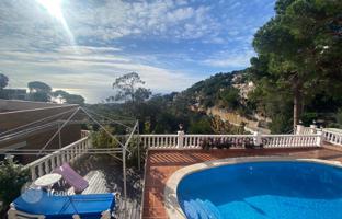 Two-storey villa with a pool and beautiful sea views in Lloret de Mar, Catalonia, Spain for 350,000 €