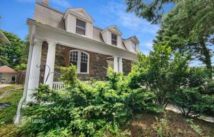 Historic two-storey house with a garden and a garage, Yonkers, New York, USA for $815,000
