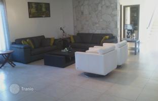 4-bedroom cottage in Nicosia for 1,300,000 €