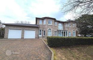 12-bedroom house in Scarborough for C$2,580,000
