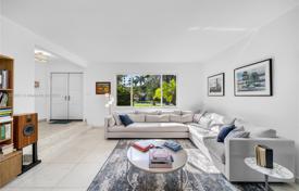 Townhome – Surfside, Florida, USA for $5,670,000
