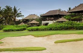 Villa in traditional style on the first line from the ocean, Changgu, Bali, Indonesia for 3,500 € per week