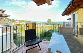 Three-bedroom bright apartment with a lake view in Manerba del Garda, Italy for 475,000 €