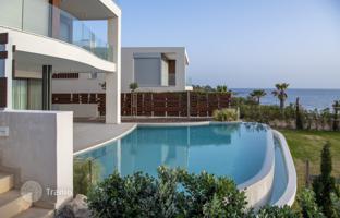 6-bedroom villa in Chloraka for 1,878,000 €