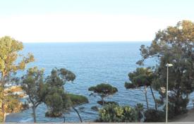Apartments for sale in Lloret de Mar. Two-bedroom apartment with sea views, only 100 meters from the beach in Lloret de Mar Apartments for sale in Lloret de Mar. Two-bedroom apartment with sea views, only 100 meters from the beach in Lloret de Mar