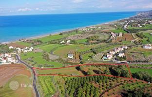 Land plot 9,384 m² in Argaka for 435,000 €