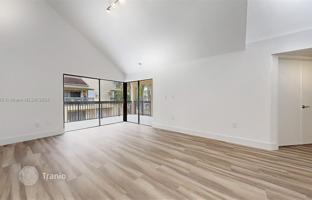3-bedroom apartments in condo 102 m² in West End for $364,000