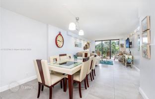 2-bedroom apartments in condo 103 m² in Aventura for $355,000