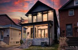 Townhome – Etobicoke, Toronto, Ontario,  Canada for C$2,370,000