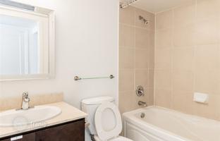 4-bedroom apartment in Blue Jays Way for C$1,144,000