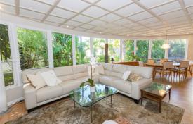 Well maintained cottage with a plot, a garage and a terrace, Miami Beach, USA for $1,795,000