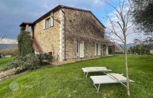 5-bedroom villa 239 m² in Manciano for 840,000 €