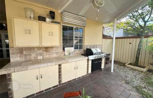 3-bedroom house 196 m² in West End for $685,000