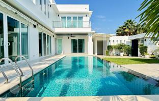 4-bedroom villa 220 m² in Pattaya for $477,000