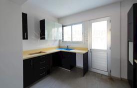 Lovely 2-bedroom Townhouse with Title Deeds, only a 5 minutes' drive to beautiful beaches, ideally located in Paralimni for 185,000 €