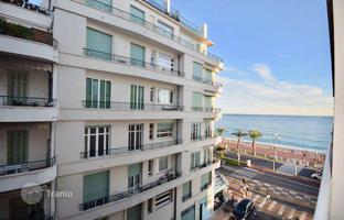 Furnished apartment on the Promenade des Anglais, Nice, Côte d'Azur, France for 398,000 €