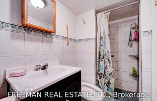 11-bedroom townhouse in Old Toronto for C$1,938,000