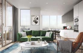 Three-bedroom apartment in a new complex, Canary Wharf, London, UK for £685,000