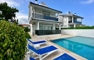 4-bedroom villa 180 m² in Camyuva for 27,764,000 TRY