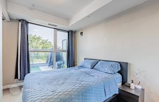 5-bedroom apartment in Saint Clair Avenue West for C$804,000
