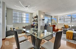 2-bedroom apartments in condo 126 m² in Hallandale Beach for $468,000