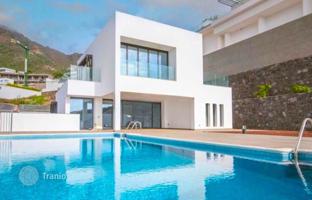3-bedroom villa 230 m² in Costa Adeje for 1,950,000 €