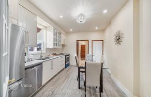 9-bedroom townhouse in Old Toronto for C$1,461,000