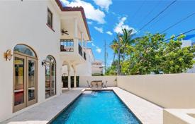 Cozy villa with a backyard, a swimming pool, a terrace and two garages, Fort Lauderdale, USA for $2,765,000
