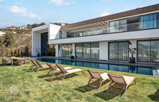4-bedroom villa 400 m² in Kargicak for 136,044,000 TRY