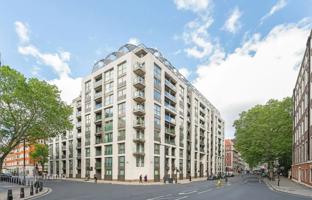One-bedroom apartment in a residence with a garden, close to the landmarks of London, Westminster, UK for £885,000